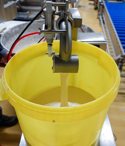 Beldos Belmixing-bowl-lift 1050 Scale depositor in use