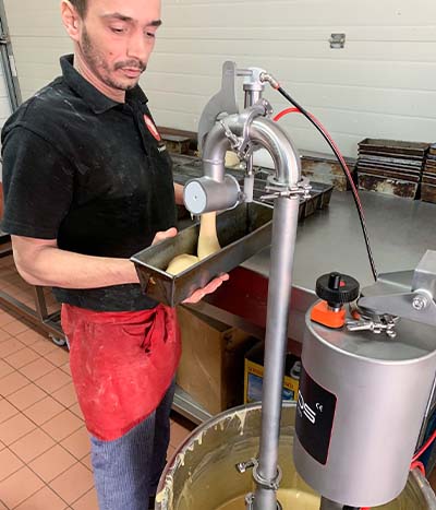 Beldos Belmixing-bowl-lift depositor in use