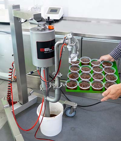 Beldos Belmixing-bowl-lift depositor in use