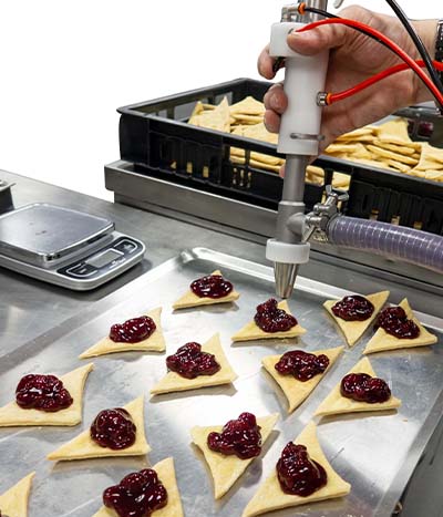 Beldos Belmixing-bowl-lift depositor in use