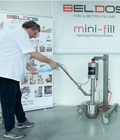 Beldos Belpastry-bag-lift 600 pastry bag filler in use
